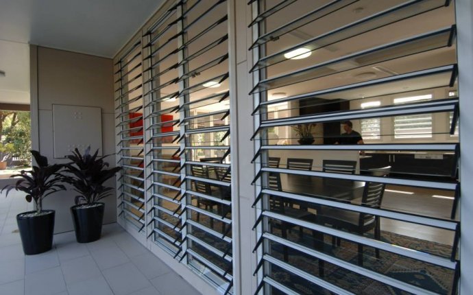 Adjustable Aluminum Glass Louvered windows With Removable Screen