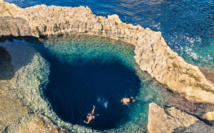 What happened to the Azure Window in Malta? Rock formation